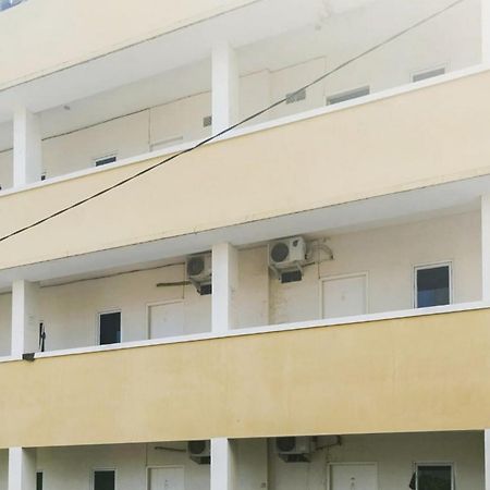 מלון Reddoorz At Jalan Diponegoro בנדר למפונג מראה חיצוני תמונה