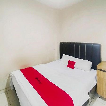 מלון Reddoorz At Jalan Diponegoro בנדר למפונג מראה חיצוני תמונה