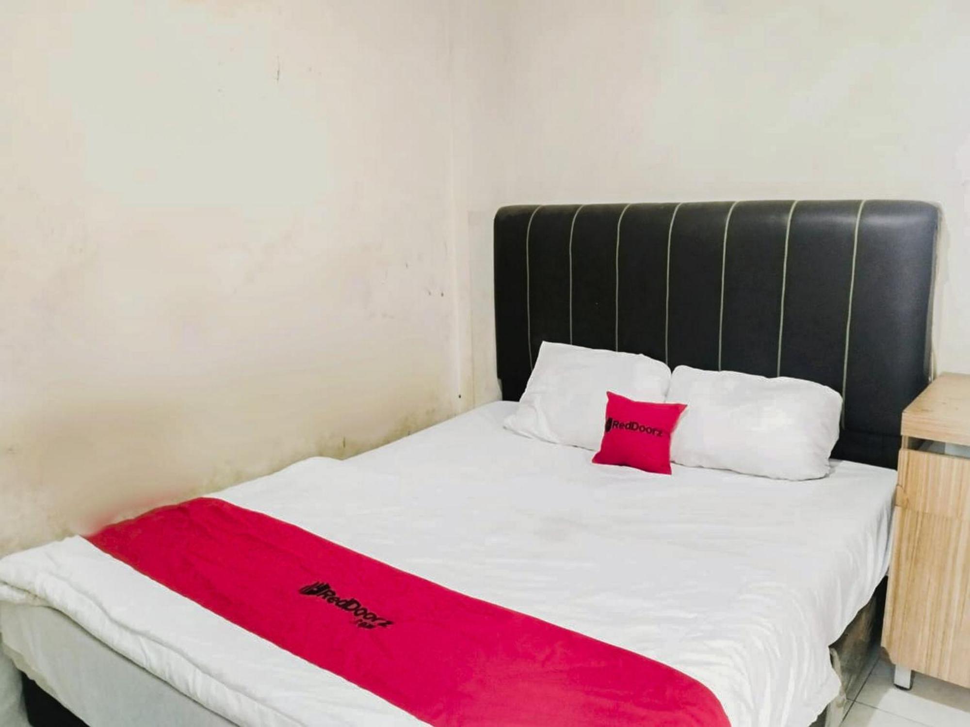 מלון Reddoorz At Jalan Diponegoro בנדר למפונג מראה חיצוני תמונה