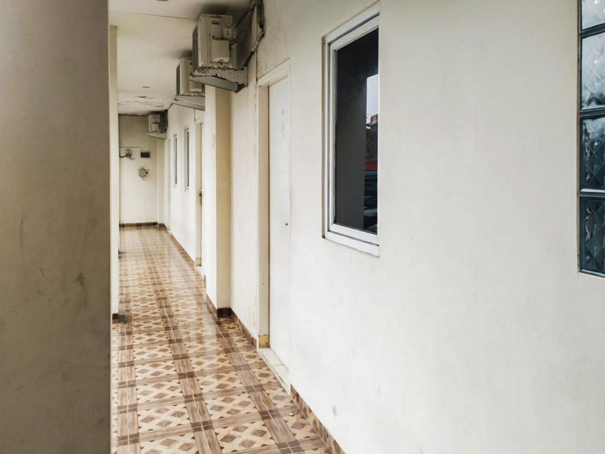 מלון Reddoorz At Jalan Diponegoro בנדר למפונג מראה חיצוני תמונה