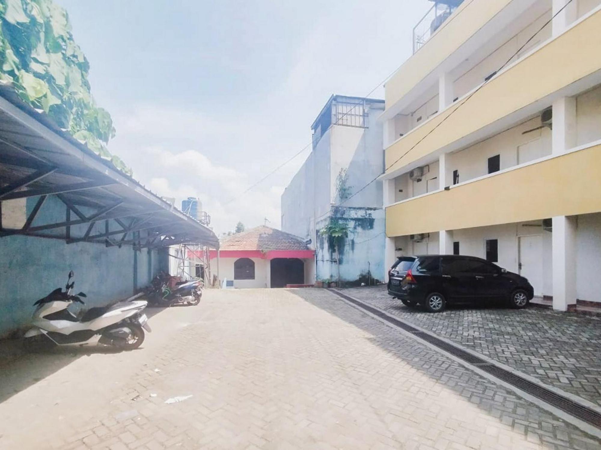 מלון Reddoorz At Jalan Diponegoro בנדר למפונג מראה חיצוני תמונה
