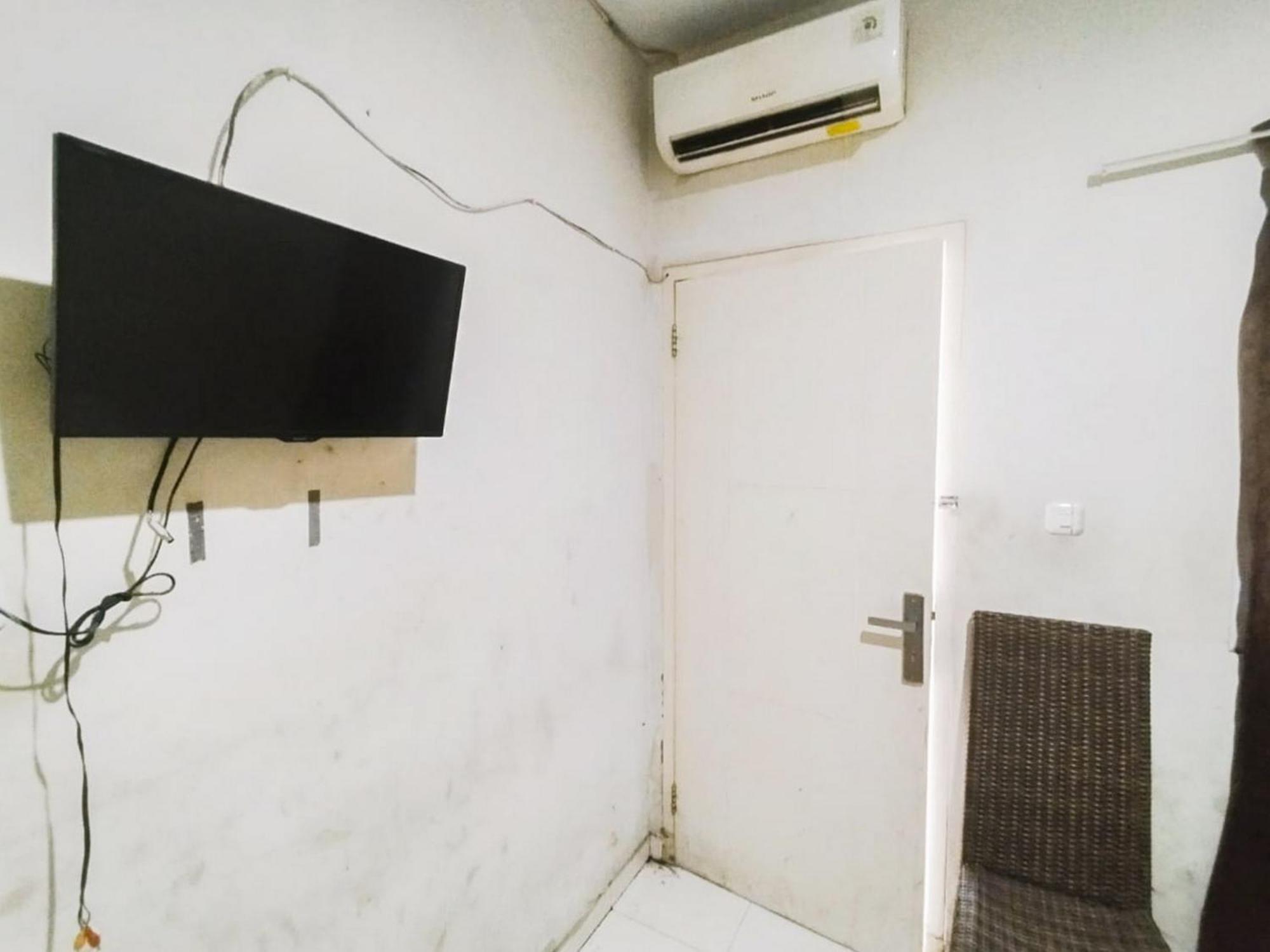 מלון Reddoorz At Jalan Diponegoro בנדר למפונג מראה חיצוני תמונה