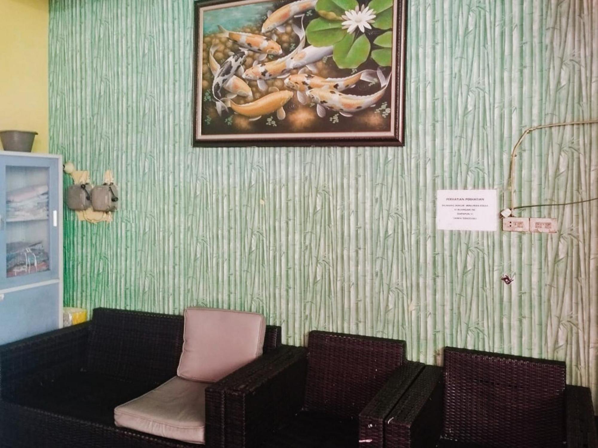 מלון Reddoorz At Jalan Diponegoro בנדר למפונג מראה חיצוני תמונה