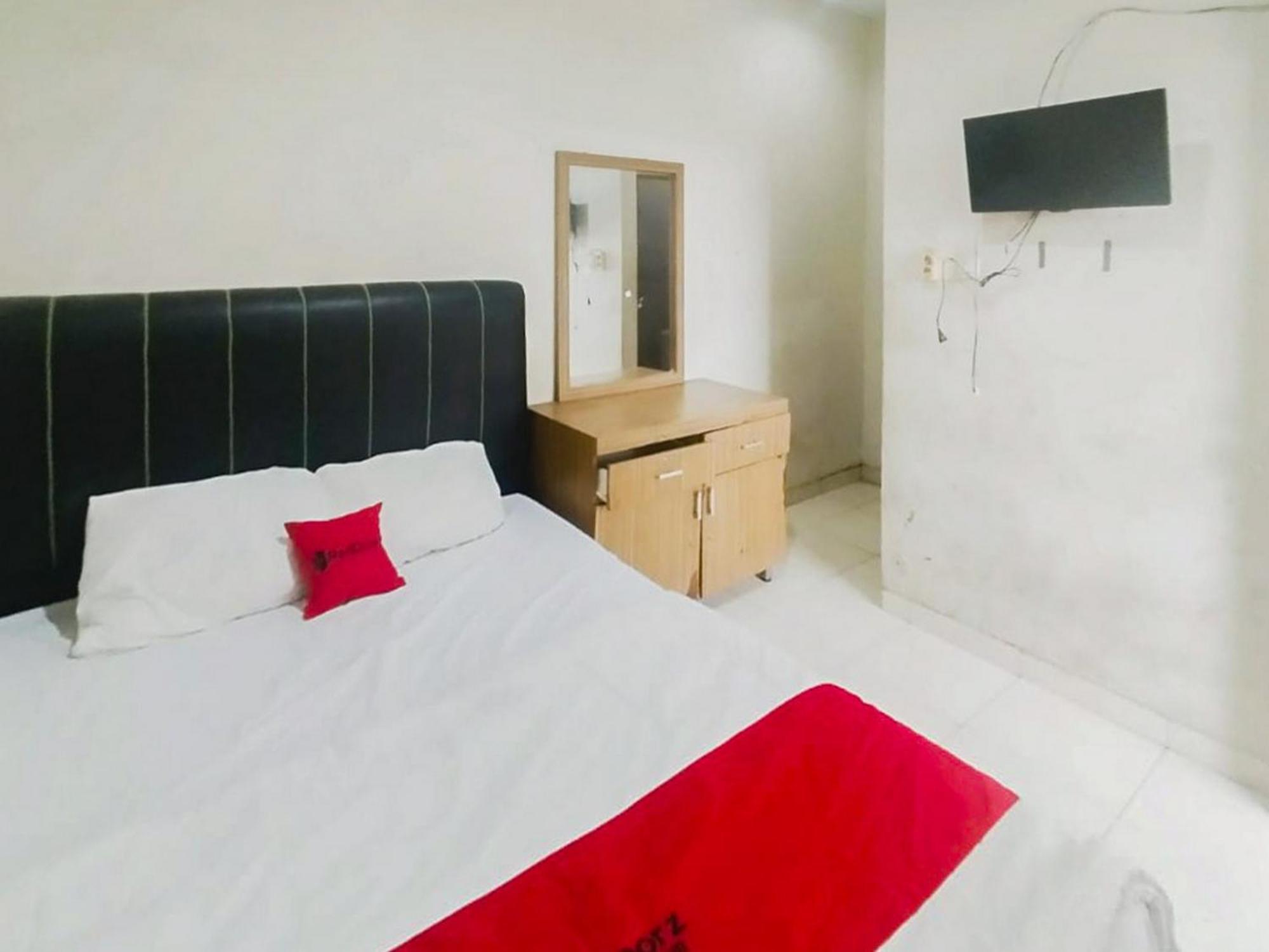 מלון Reddoorz At Jalan Diponegoro בנדר למפונג מראה חיצוני תמונה